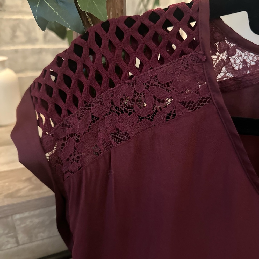 Maroon silk short sleeve blouse with lace detail - Picture 5 of 7